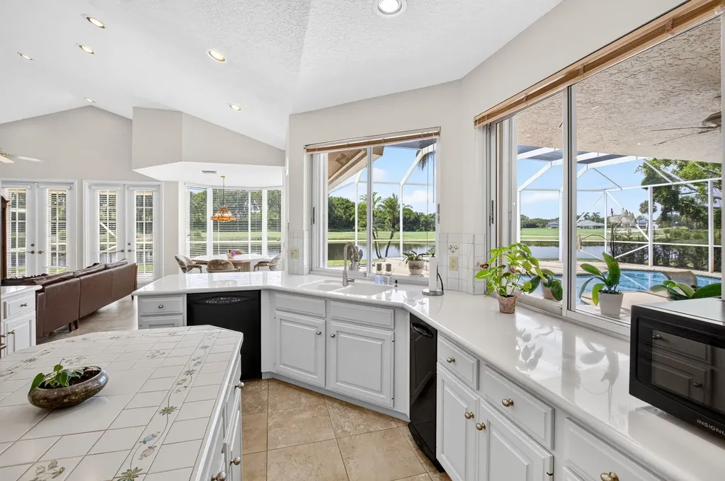 10192 Shireoaks Lane Boca Raton FL 33498