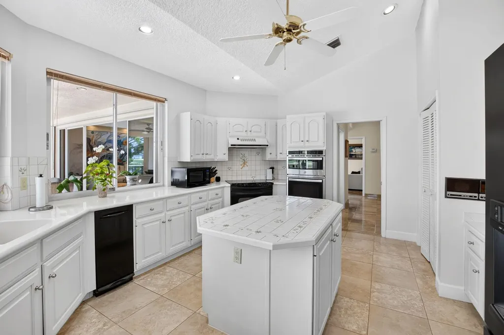 10192 Shireoaks Lane Boca Raton FL 33498