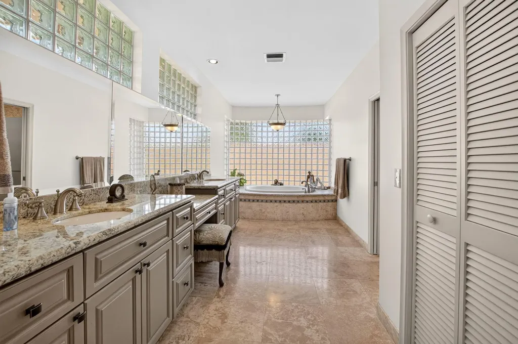 10192 Shireoaks Lane Boca Raton FL 33498