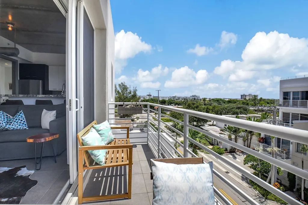 111 SE 2nd Street Delray Beach FL 33444