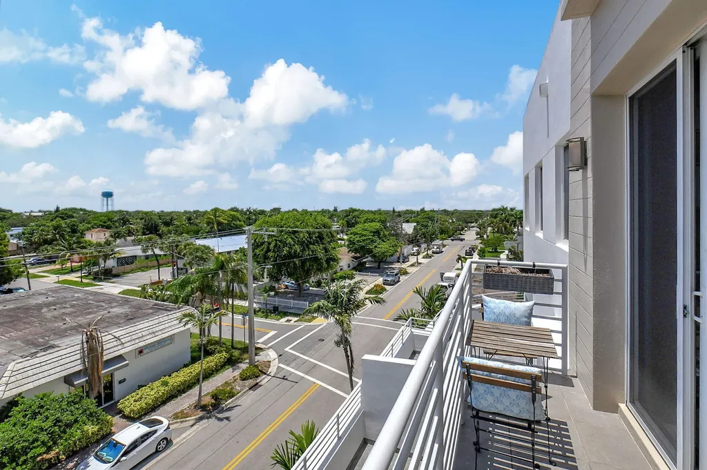 111 SE 2nd Street Delray Beach FL 33444