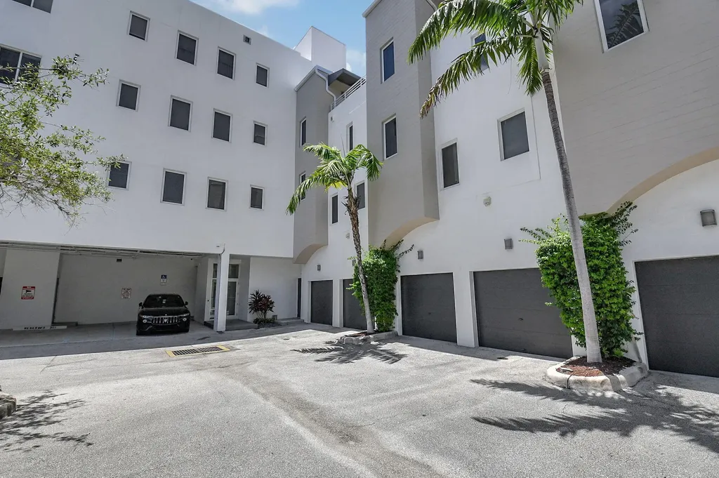 111 SE 2nd Street Delray Beach FL 33444