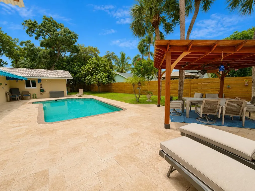 32 SW 14th Avenue Boca Raton FL 33486