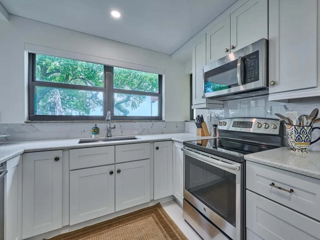 374 Golfview Road North Palm Beach FL 33408