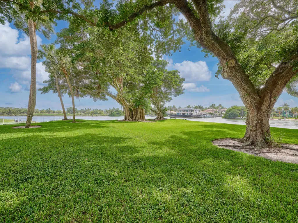 374 Golfview Road North Palm Beach FL 33408