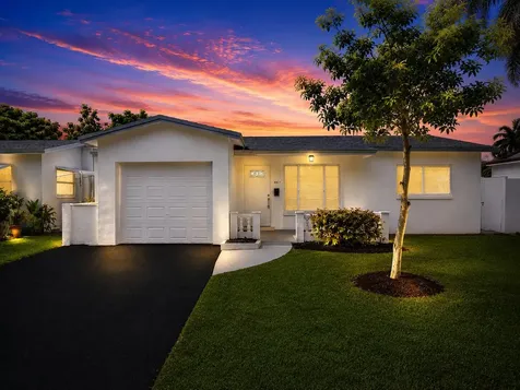 4827 NW 43rd Court Lauderdale Lakes FL 33319