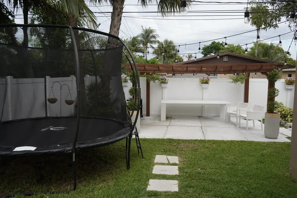 2941 NW 7th Court Fort Lauderdale FL 33311