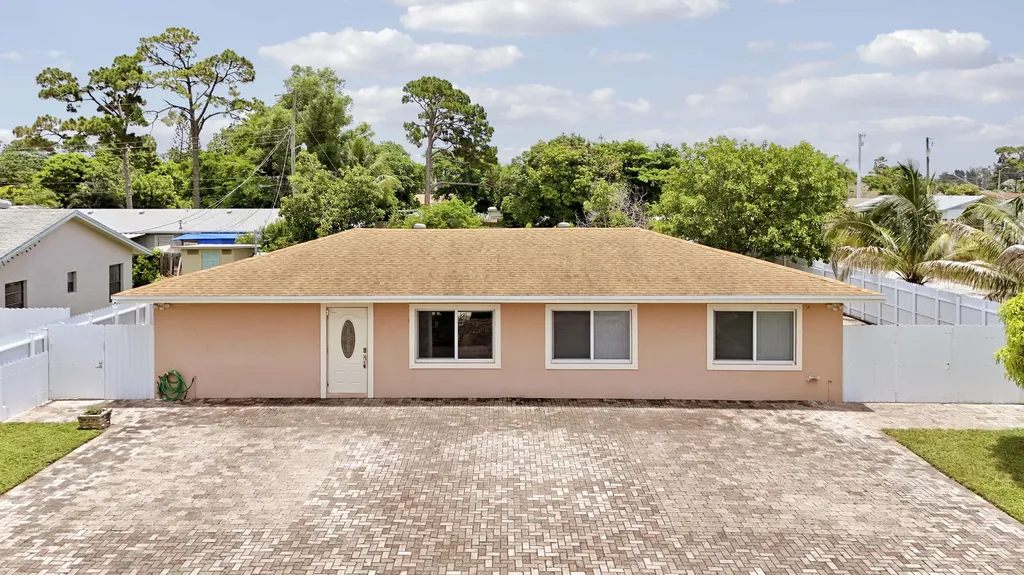 2488 Pineway Drive West Palm Beach FL 33415