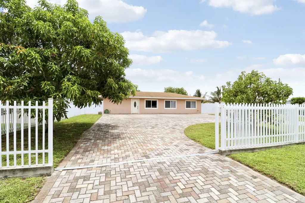 2488 Pineway Drive West Palm Beach FL 33415