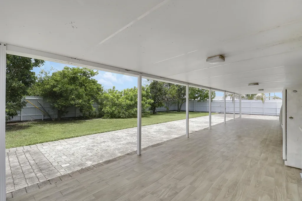 2488 Pineway Drive West Palm Beach FL 33415