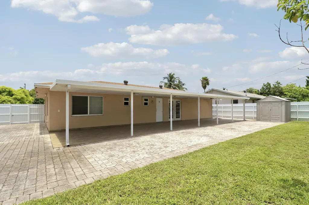 2488 Pineway Drive West Palm Beach FL 33415