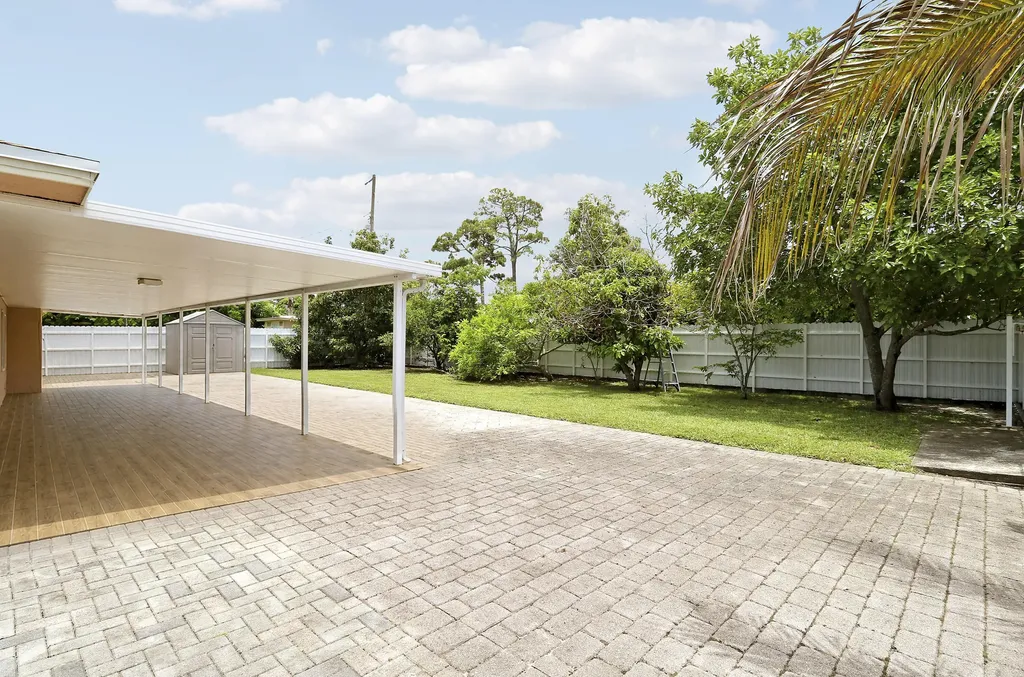 2488 Pineway Drive West Palm Beach FL 33415
