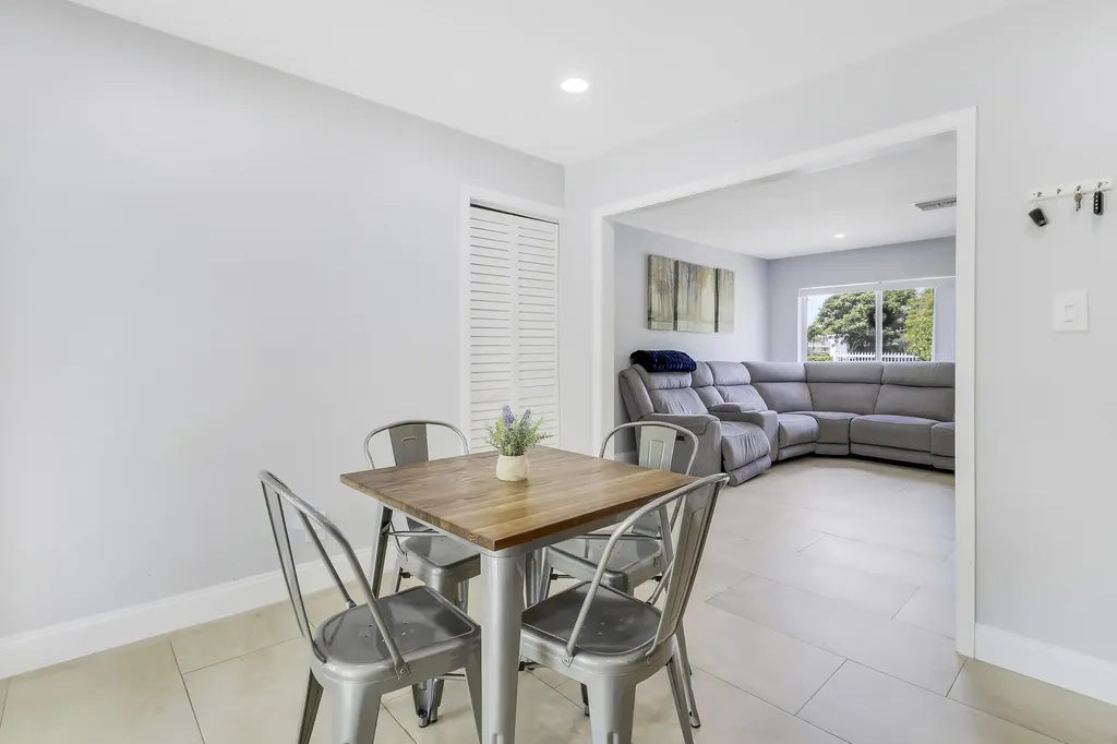 2488 Pineway Drive West Palm Beach FL 33415