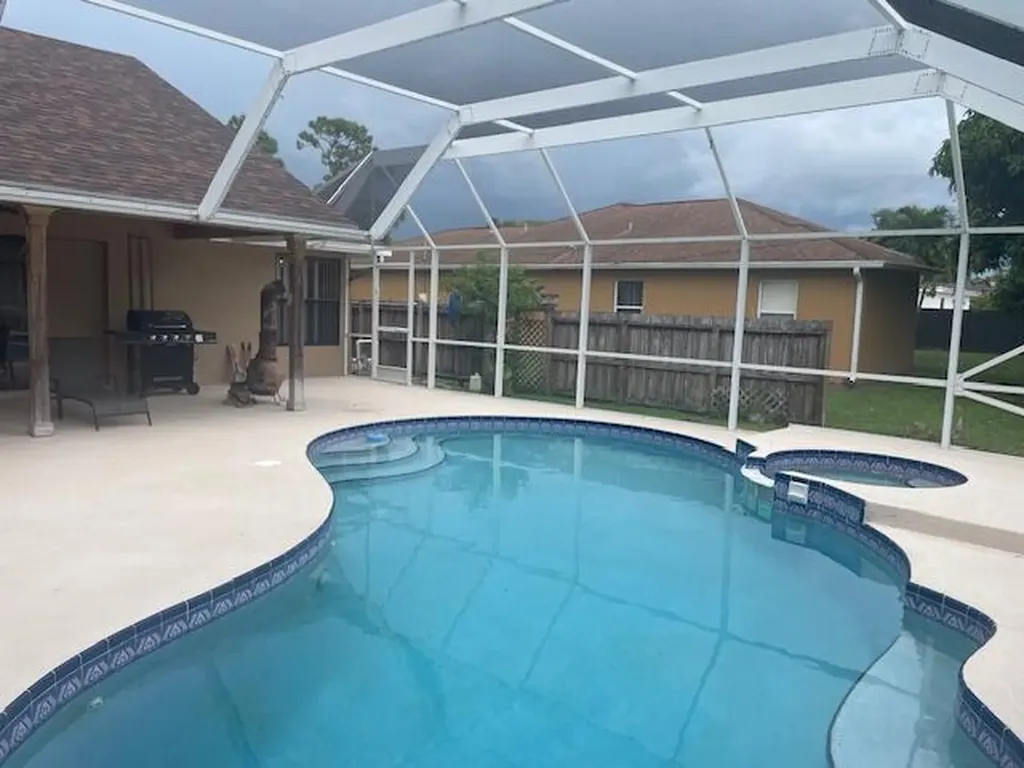 618 SE Streamlet Avenue Port St Lucie FL 34983
