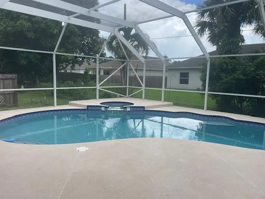 618 SE Streamlet Avenue Port St Lucie FL 34983