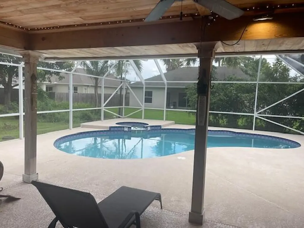 618 SE Streamlet Avenue Port St Lucie FL 34983