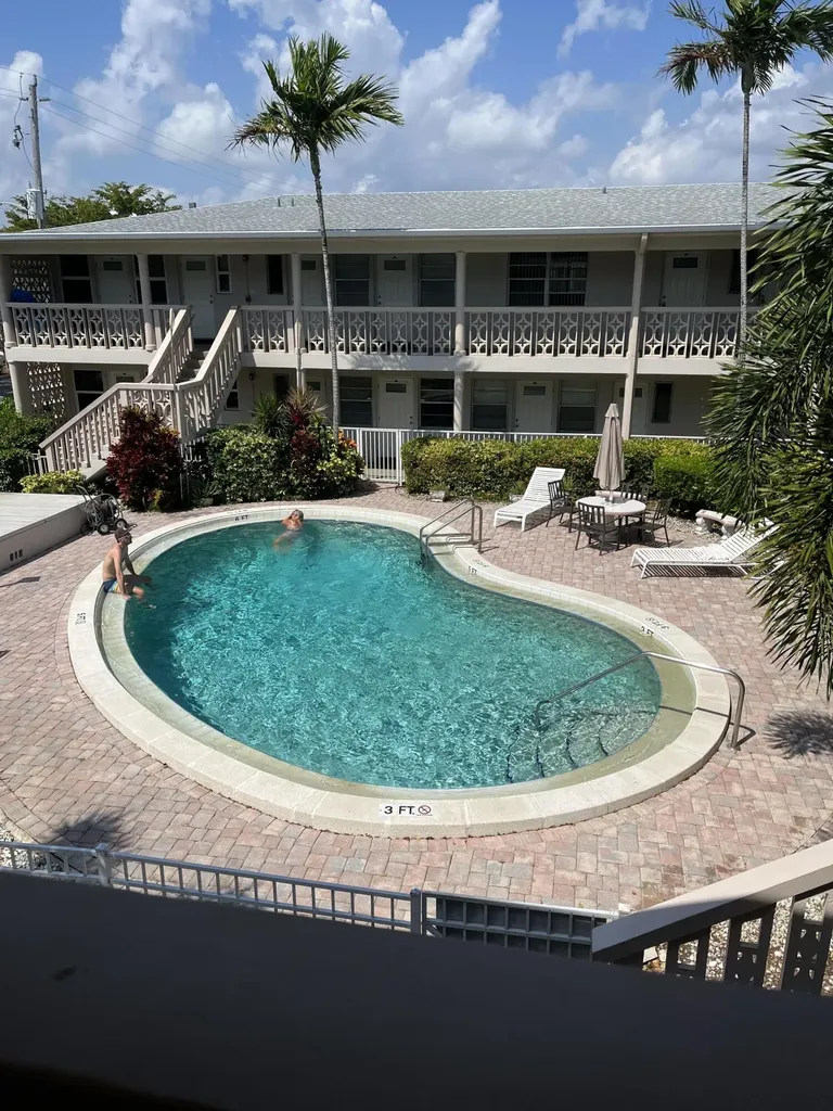 2701 NE 1st Street Pompano Beach FL 33062