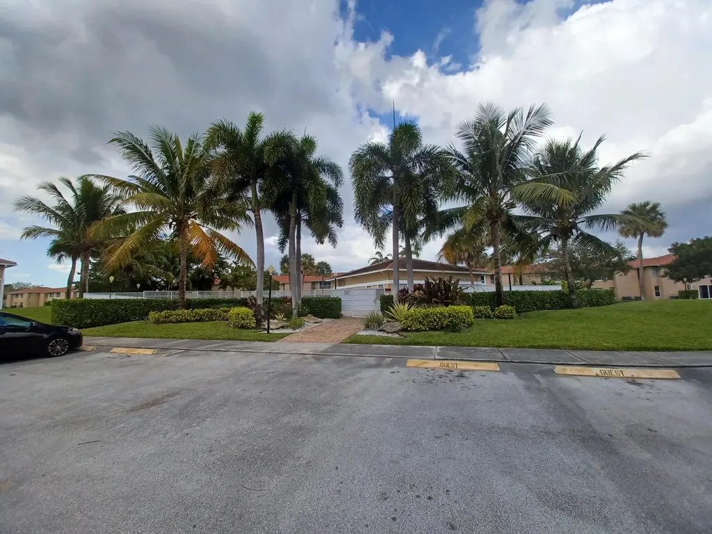 10036 Twin Lakes Drive Coral Springs FL 33071