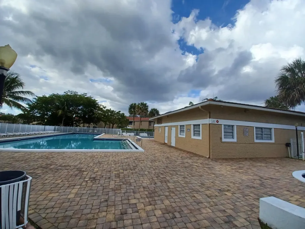 10036 Twin Lakes Drive Coral Springs FL 33071