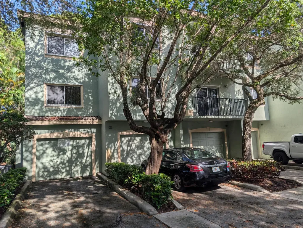350 Crestwood Circle Royal Palm Beach FL 33411
