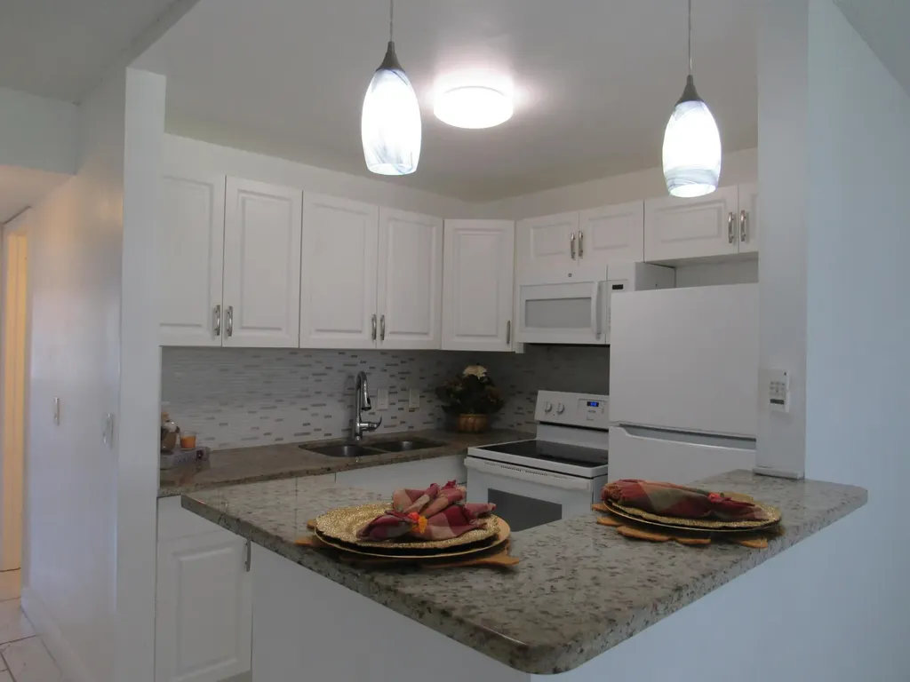 76 Cambridge D West Palm Beach FL 33417