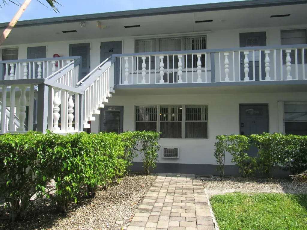 76 Cambridge D West Palm Beach FL 33417