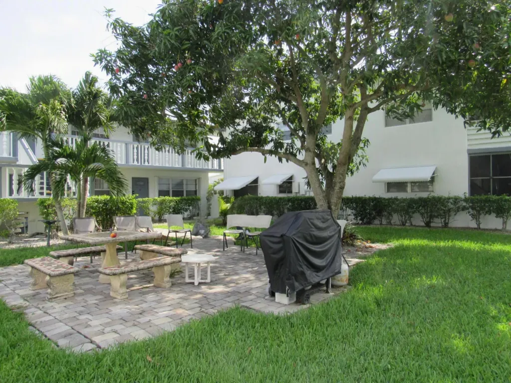 76 Cambridge D West Palm Beach FL 33417