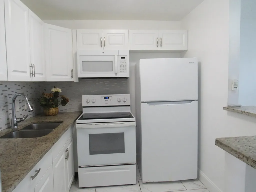 76 Cambridge D West Palm Beach FL 33417
