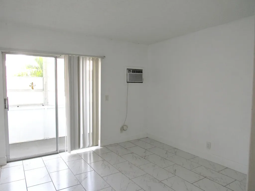 76 Cambridge D West Palm Beach FL 33417