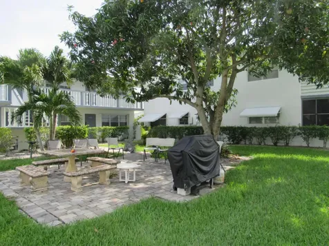 76 Cambridge D West Palm Beach FL 33417