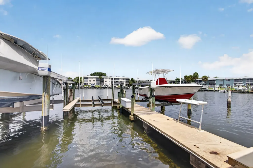 313 Lake Circle North Palm Beach FL 33408