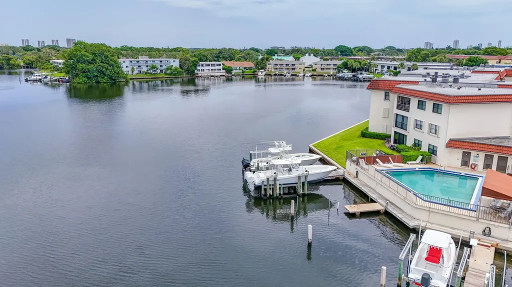 313 Lake Circle North Palm Beach FL 33408