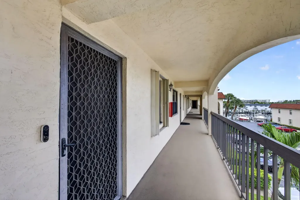 313 Lake Circle North Palm Beach FL 33408