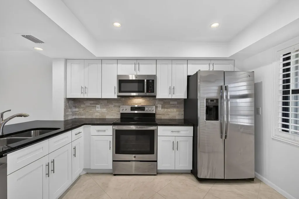 313 Lake Circle North Palm Beach FL 33408