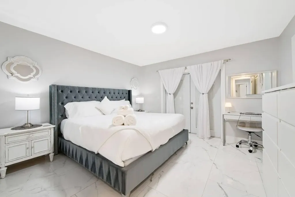 3298 N Dixie Highway Boca Raton FL 33431