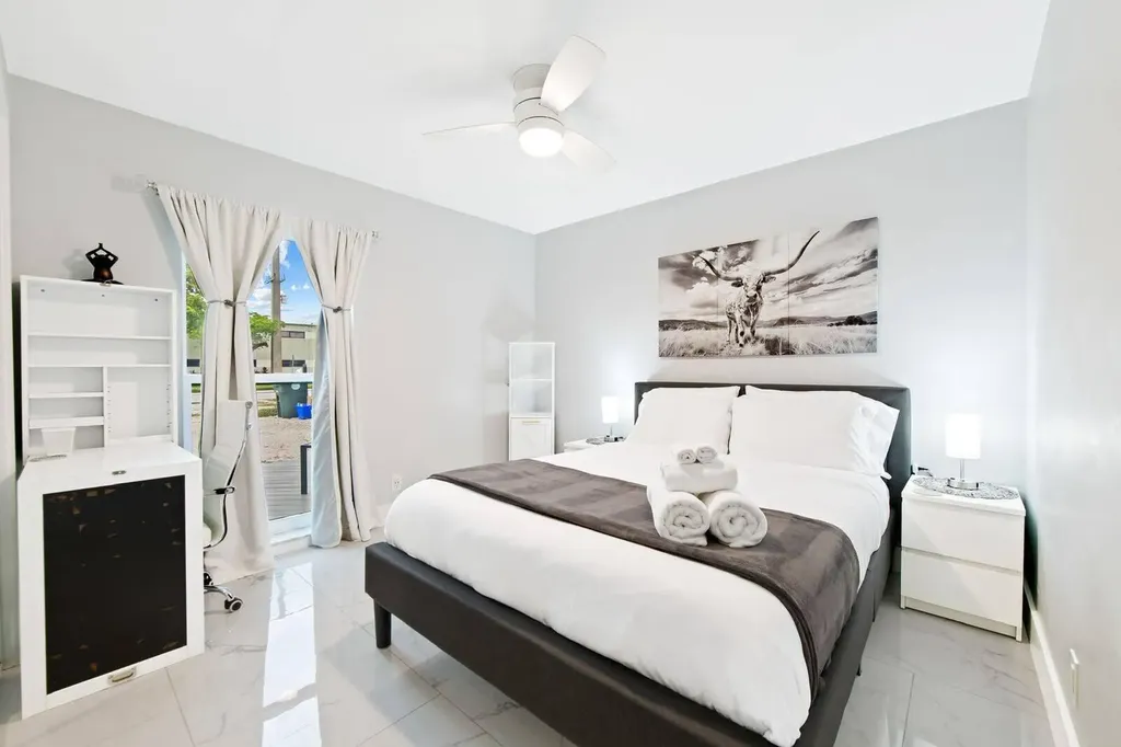 3298 N Dixie Highway Boca Raton FL 33431