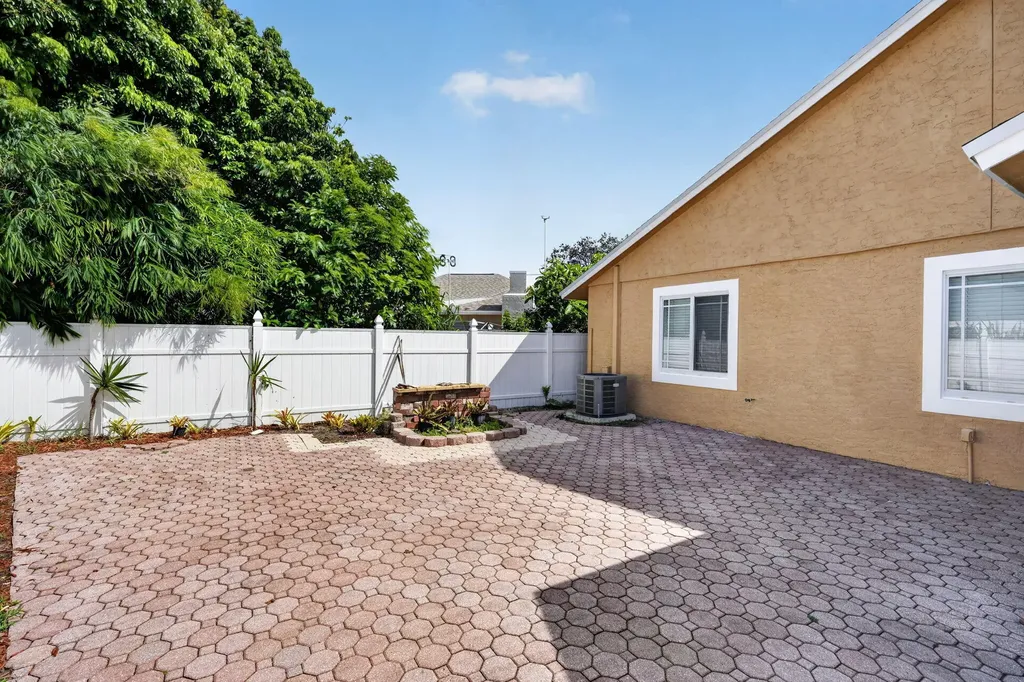 166 Raintree Jupiter FL 33458
