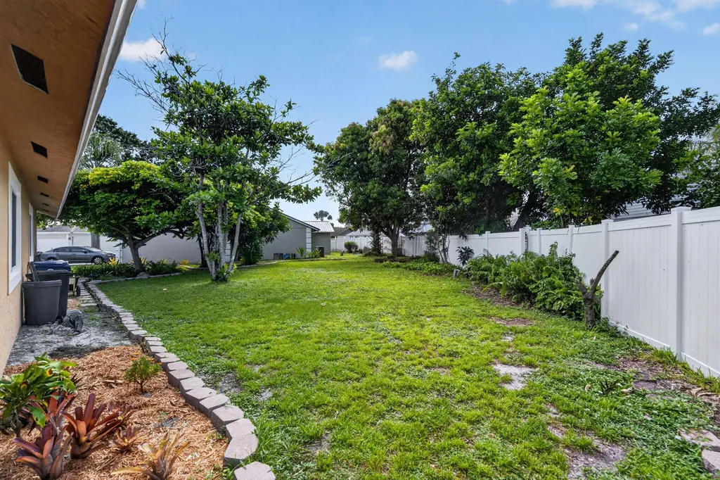 166 Raintree Jupiter FL 33458