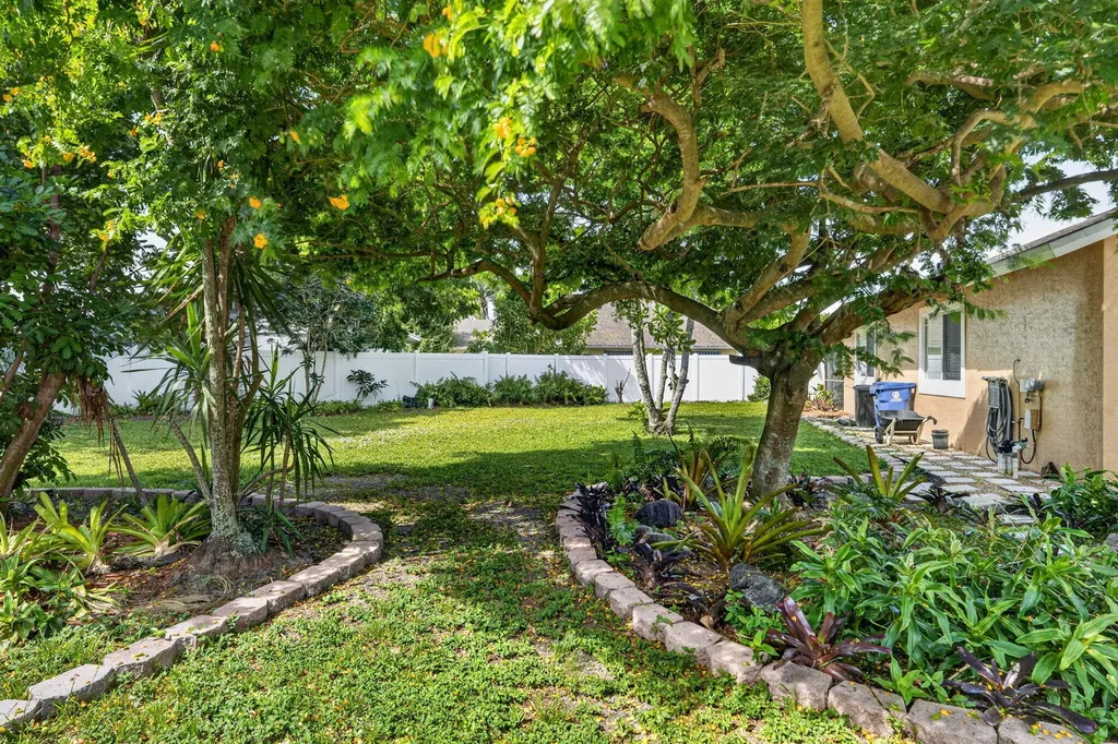 166 Raintree Jupiter FL 33458
