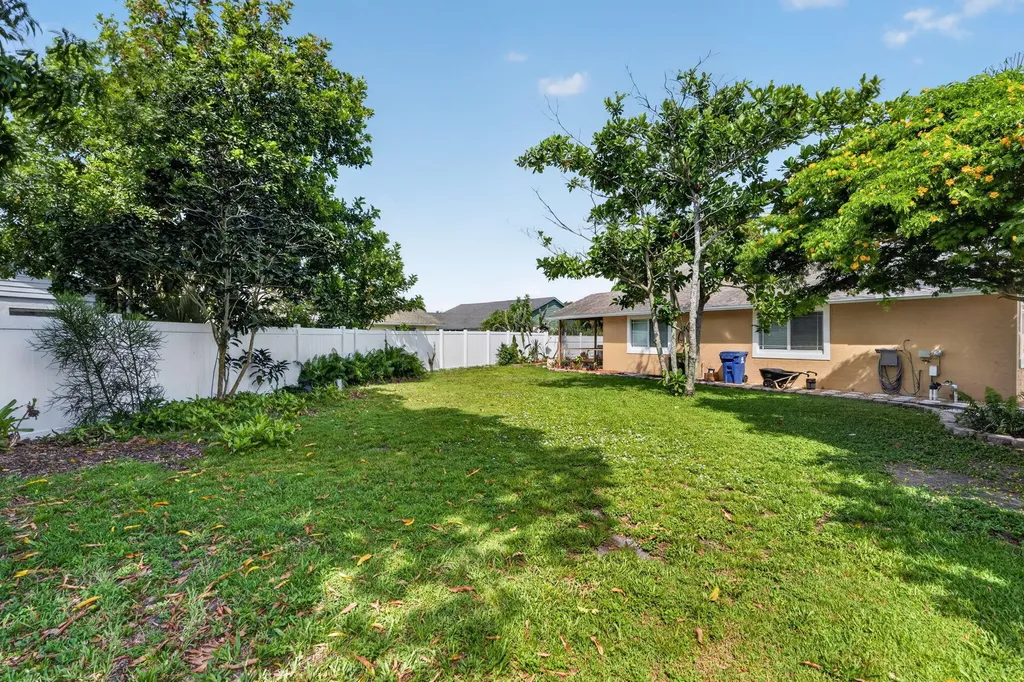166 Raintree Jupiter FL 33458