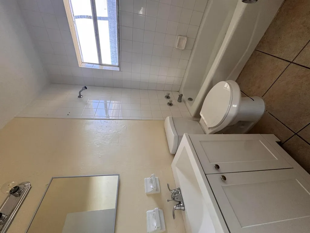 825 SW 10th Terrace Pompano Beach FL 33060