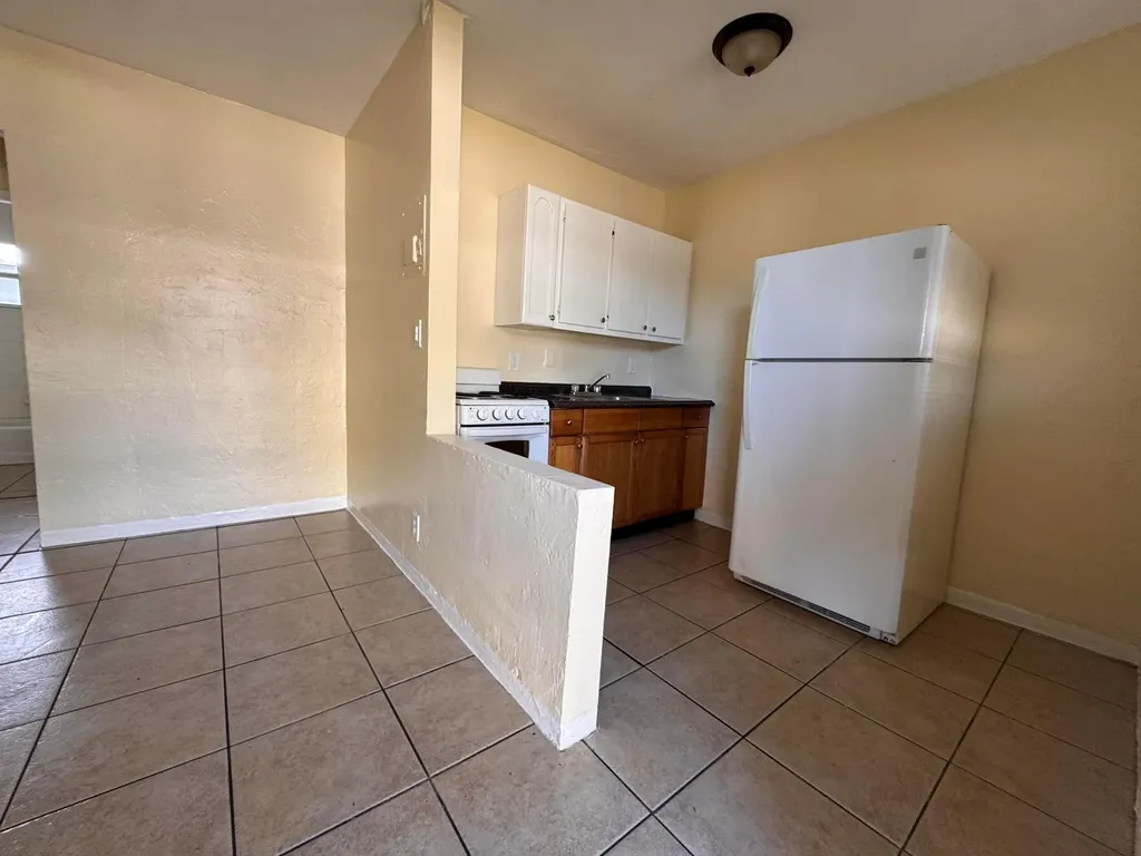 825 SW 10th Terrace Pompano Beach FL 33060