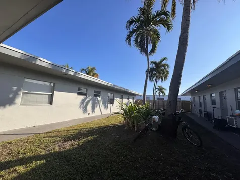825 SW 10th Terrace Pompano Beach FL 33060