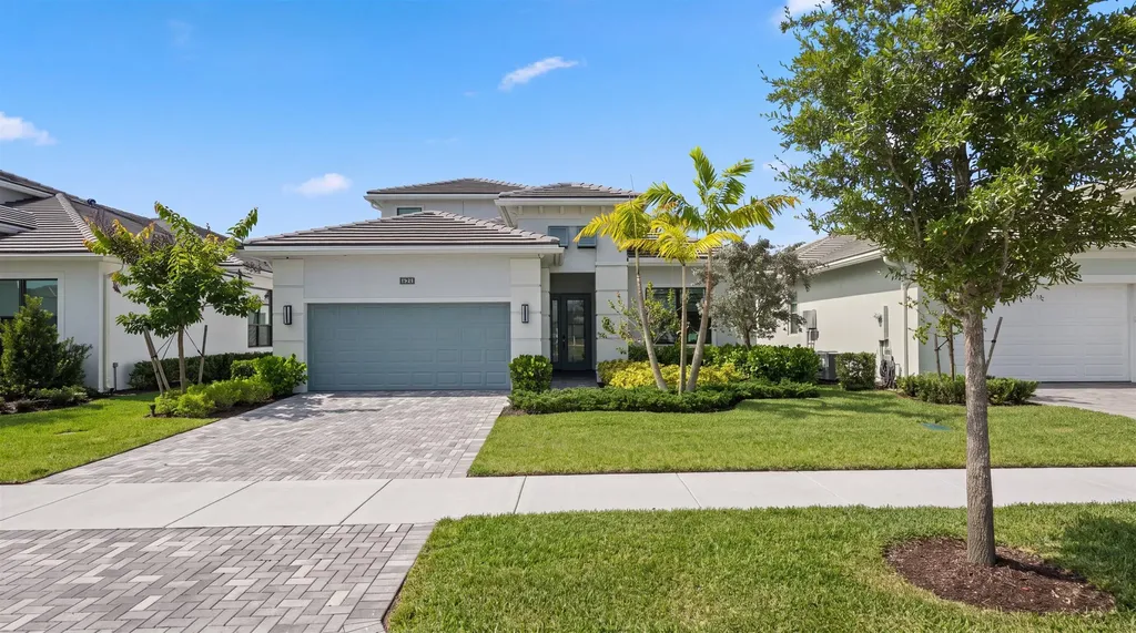 Westlake FL, 15664 Merritt Drive