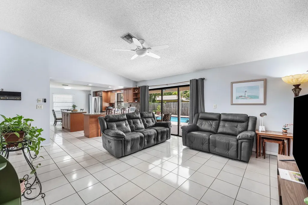 1217 NW 111th Way Coral Springs FL 33071