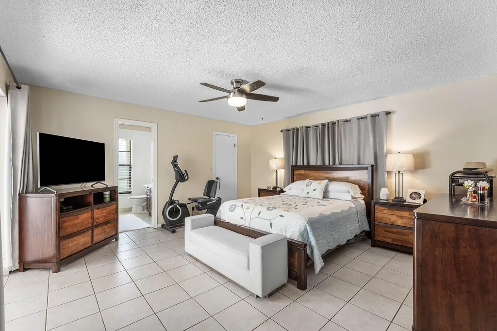 1217 NW 111th Way Coral Springs FL 33071
