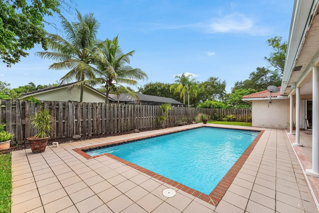 1217 NW 111th Way Coral Springs FL 33071