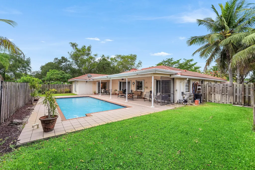 1217 NW 111th Way Coral Springs FL 33071