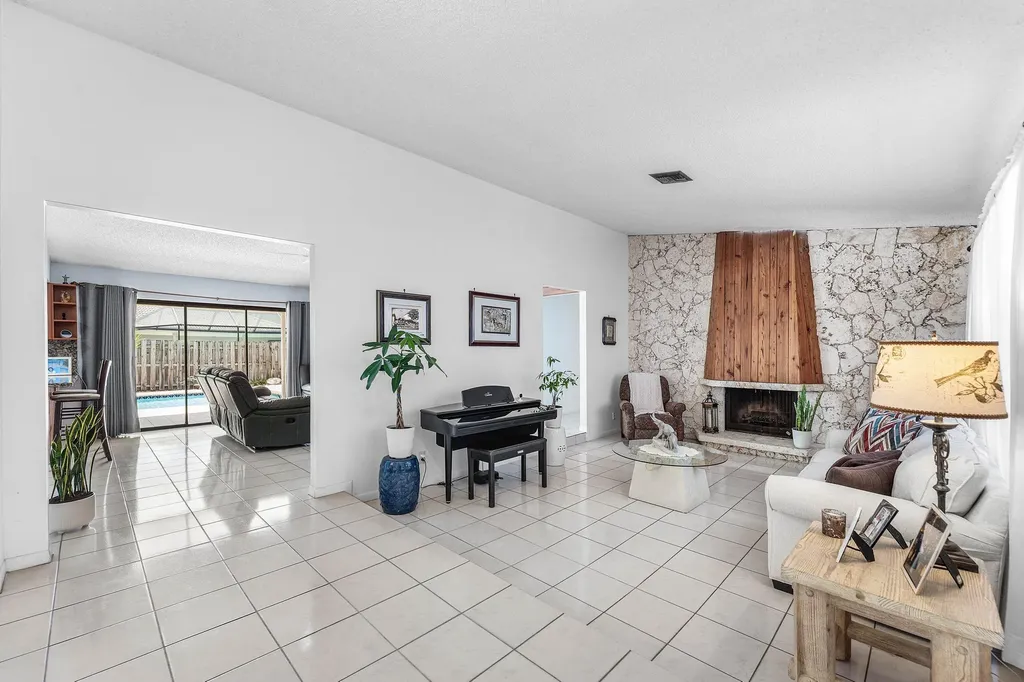 1217 NW 111th Way Coral Springs FL 33071
