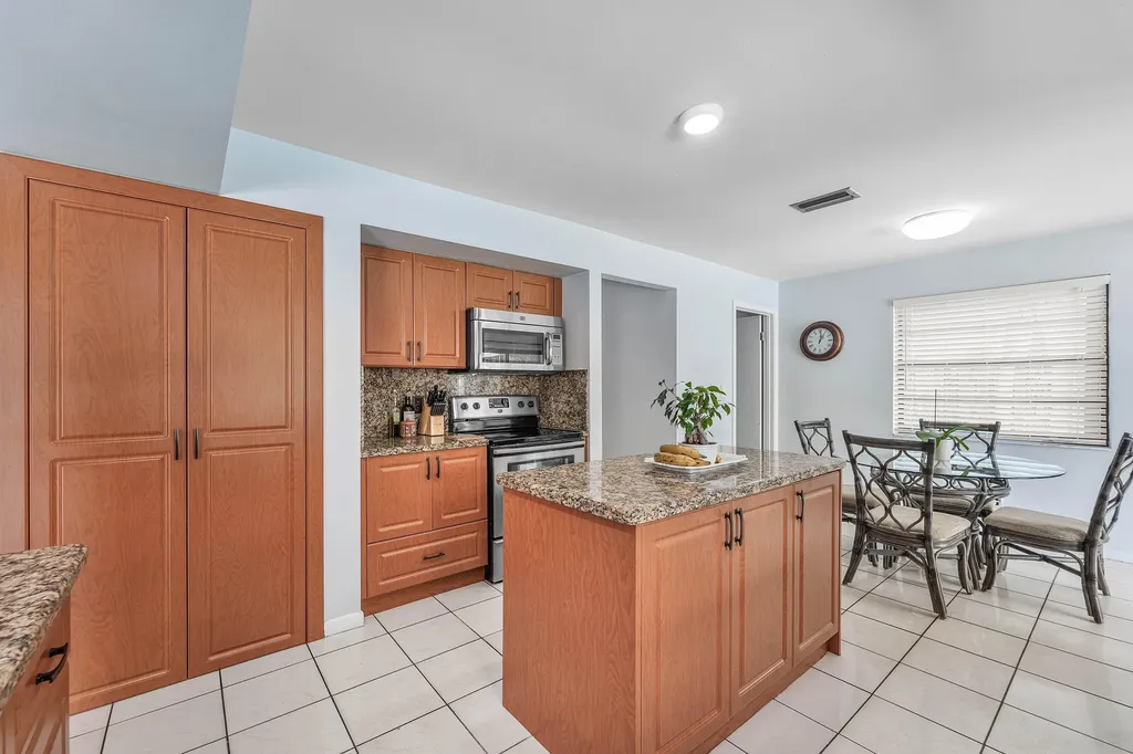 1217 NW 111th Way Coral Springs FL 33071